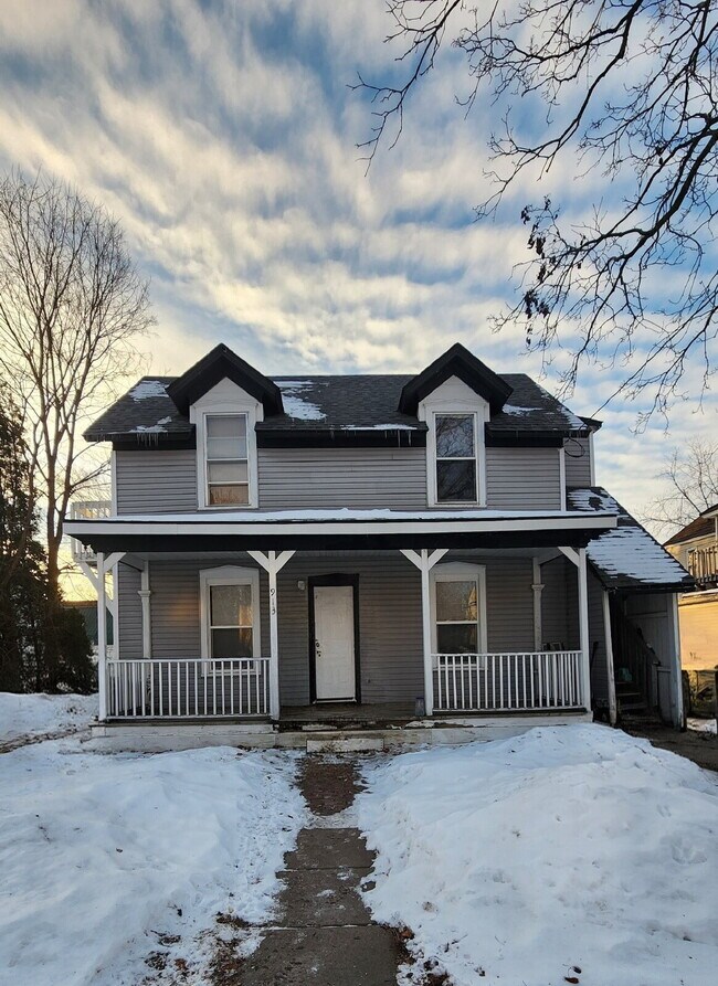 Photo - 4 Bedroom, 2 Full Bathroom - Total $650, but with short lease term!