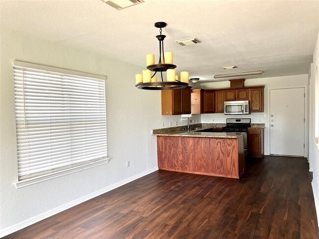 Photo - 107 Hague St