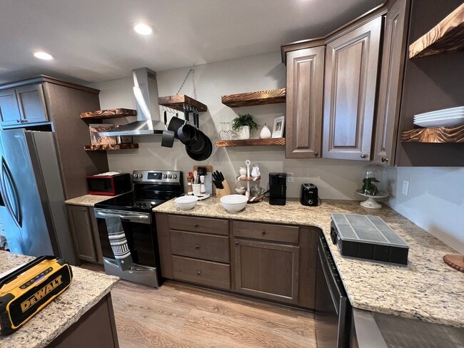 Photo - Country Financial Insurance Apartments Unit 1212 Adams Apt B