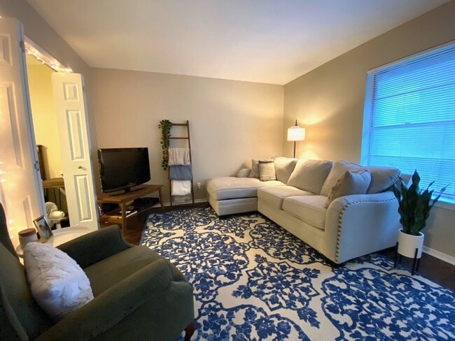 Photo - 1107 N Locust St Unit 3