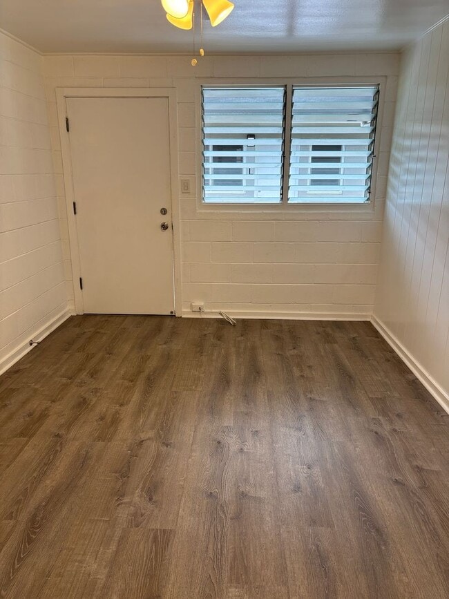 Building Photo - Moiliili/University - Hausten St - 2 Bdrm/... Rental