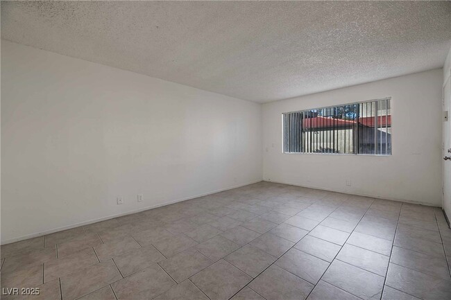 Building Photo - 5278 S Maryland Pkwy Unit B Rental