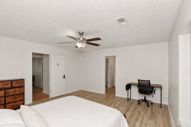 Building Photo - 468 Watson Ferry Dr