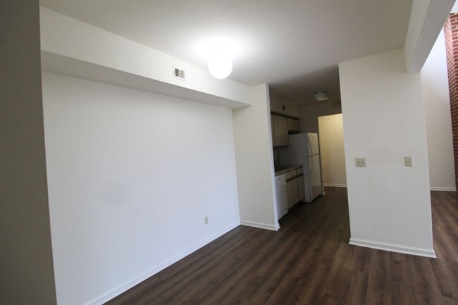 Photo - Madison Manor Condo for Rent! 3 Bedrooms 2 Baths.