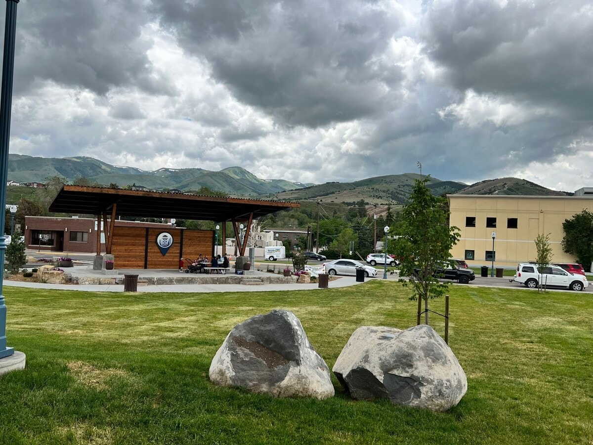 207 S Hayes - 207 S Hayes