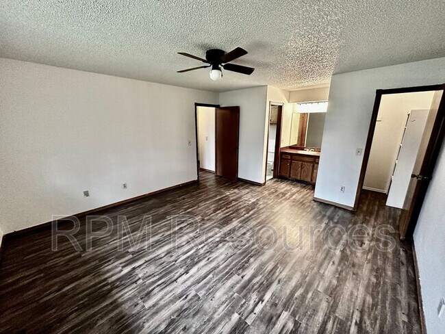 Photo - 7000 Woodlake Dr