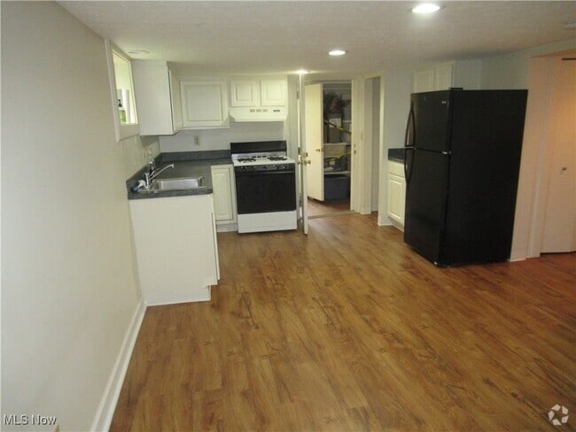 Building Photo - 11635 Ravenna Rd Unit C Rental