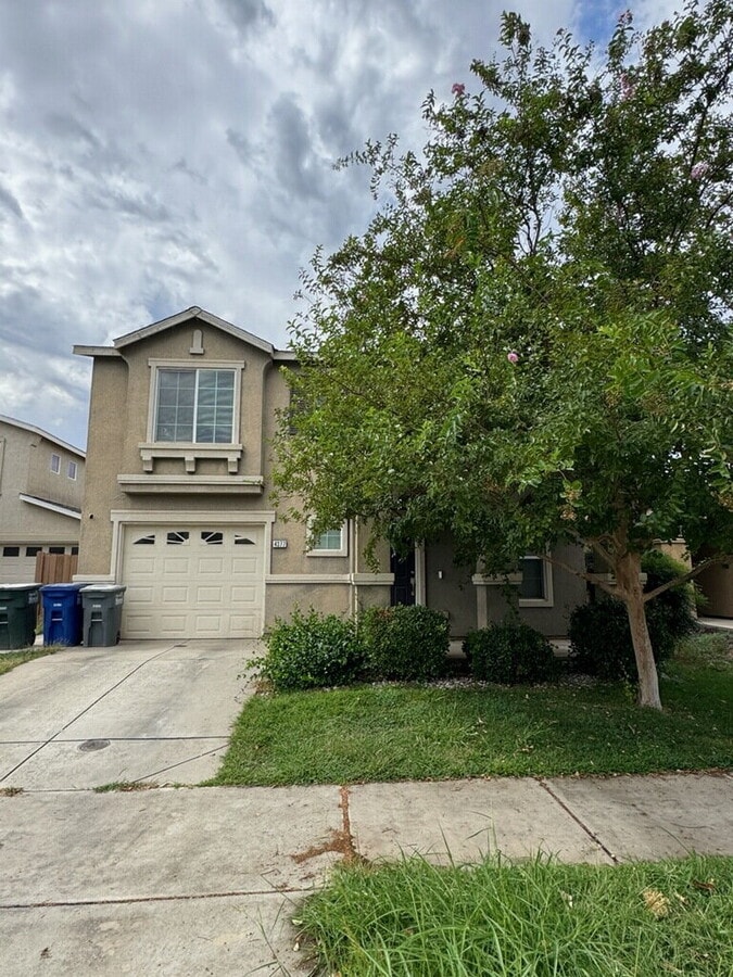 North Merced- Two story 3Bed/2Ba home read... - North Merced- Two story 3Bed/2Ba home read...