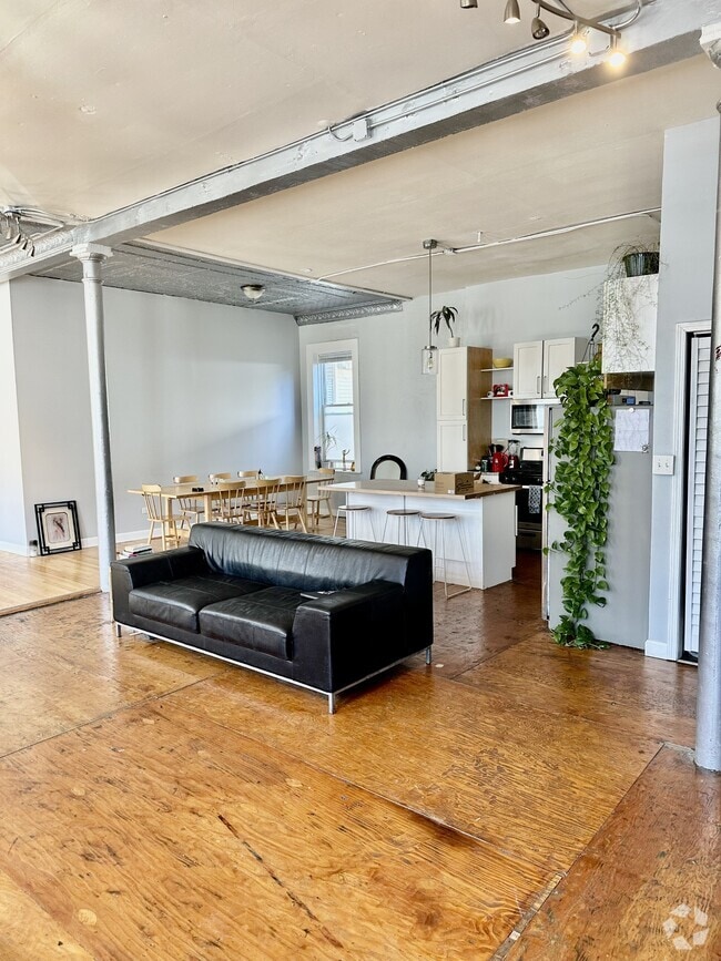 Building Photo - 1714 W 46th St Rental