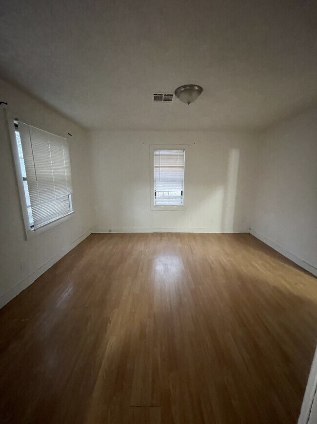 "Charming 3-Bed Home with Gleaming Hardwood Floors in Prime Wichita Location!"
