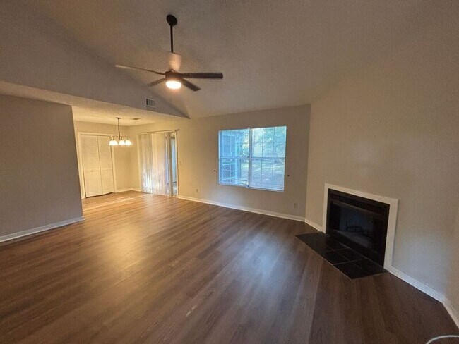 Photo - 6241 Rolling Fork Rd