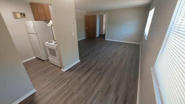 Photo - 5725 Leavenworth Rd