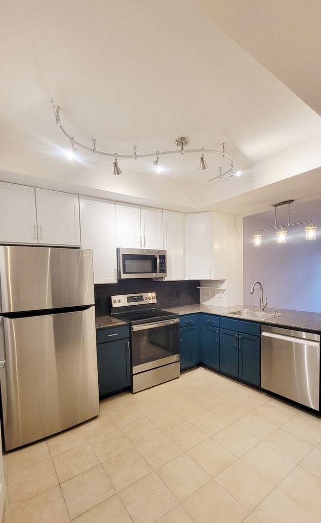 Building Photo - 400 Massachusetts Ave NW Unit 217