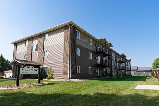 Fargo, ND Maybrook Apartments | Exterior