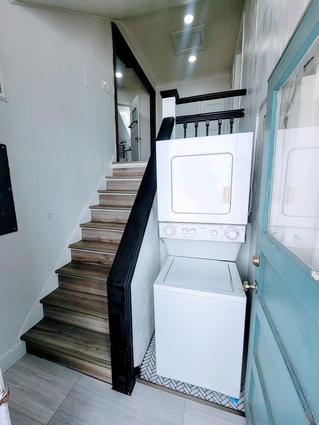 Photo - 324 L St E Unit C