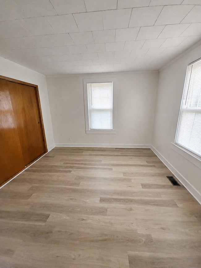 Photo - 304 S Young St