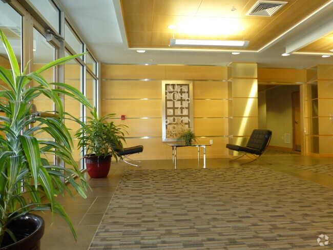Building Photo - 309 W Washington Ave Unit 2XX Rental