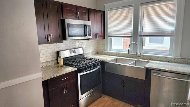 Photo - 864 Nottingham Rd