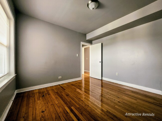 Photo - 1617 W 78th St Unit 2