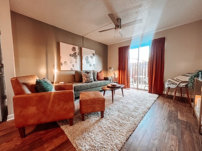 Photo - Town & Country Apartments