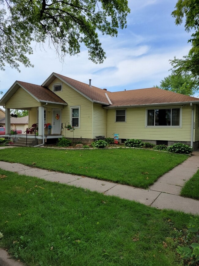 Photo - 5050 Dudley St