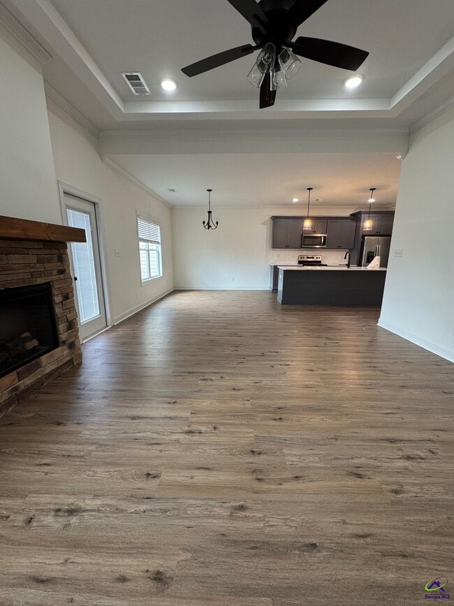 Photo - 102 Garrett Ln