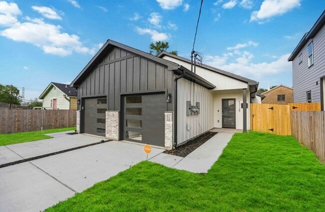 Photo - 5313 Bacher St