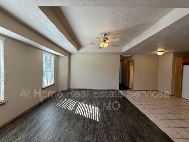 Photo - 1947 S Farm Rd 123