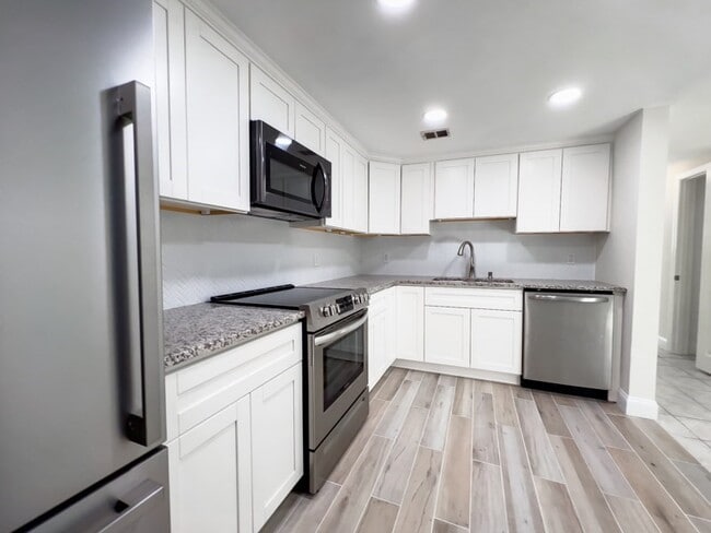 Photo - 592 American Legion Hwy Unit 3