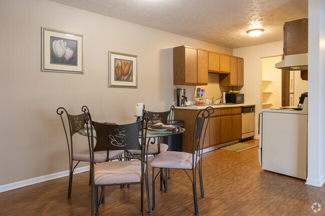 The Meadow - Dining Room - Homestead Apartments