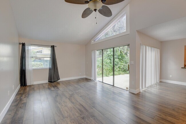Photo - 6165 Belleza Ln