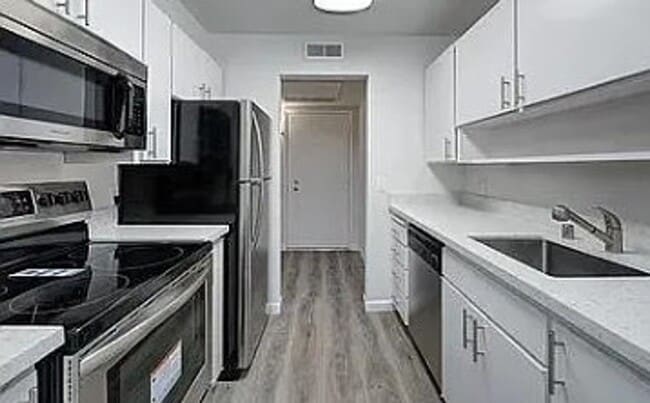 Photo - Large 1 Bedroom in Walnut Creek, Gym, Pool, Walk to Town