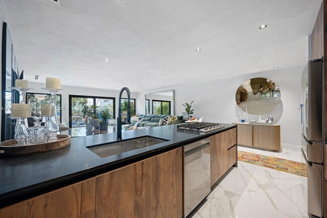 Photo - 3904 NE 167th St Unit 10