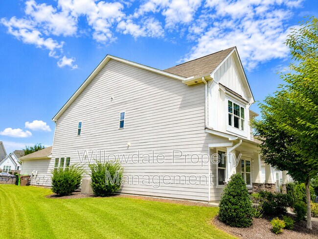 208 Daisy Grove Ln