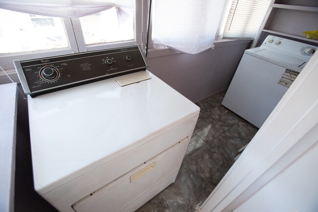 Lavadero - 1723 Winona Blvd Unidad 1723