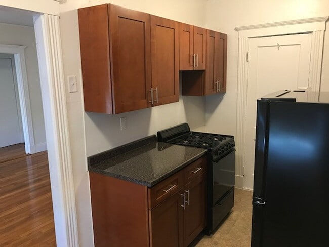 Building Photo - Avl NOW No Fee! Sunny, renovated Studio w/updated kitchen!