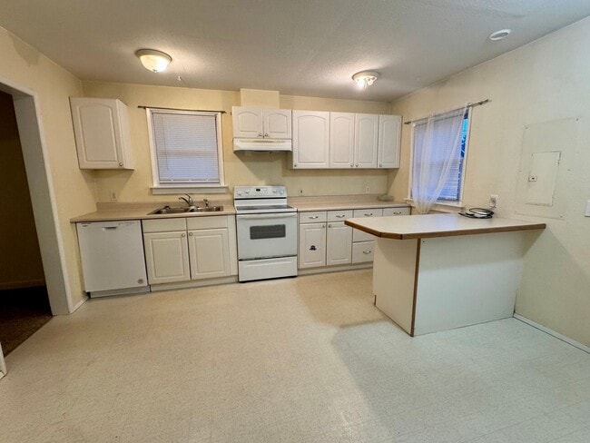 Photo - Now Available – Charming 2-Bedroom Cottage in Shelton!