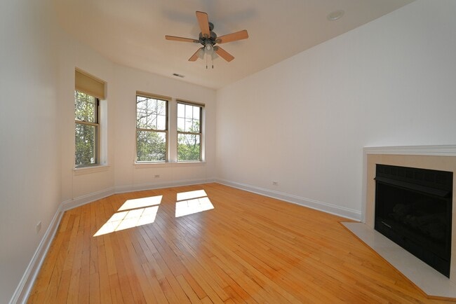 Photo - 7404 N Oakley Ave