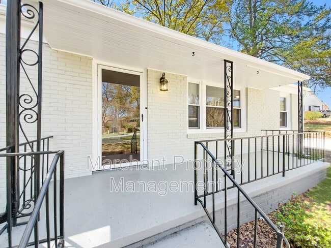 Photo - 8 E Circle Ave