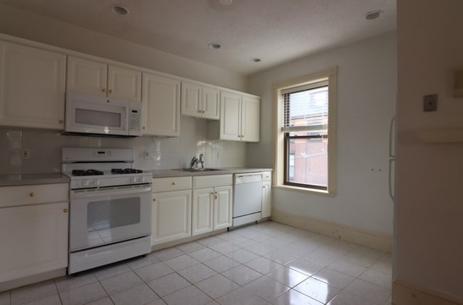 Building Photo - 18 Dean Rd Unit 12-3A Rental