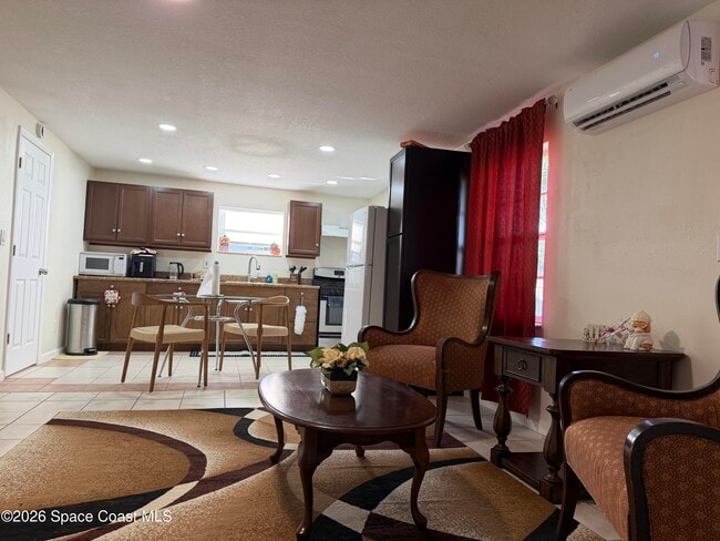 Photo - 2027 Wallace Ave