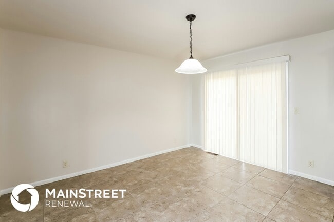 Photo - 410 W Heritage Dr