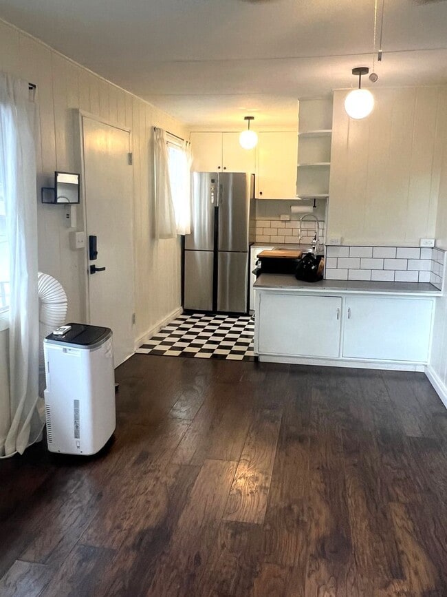 Photo - Charming 2BR Cottage Minutes from Kaimuki – Bright Home with Updated Kitchen