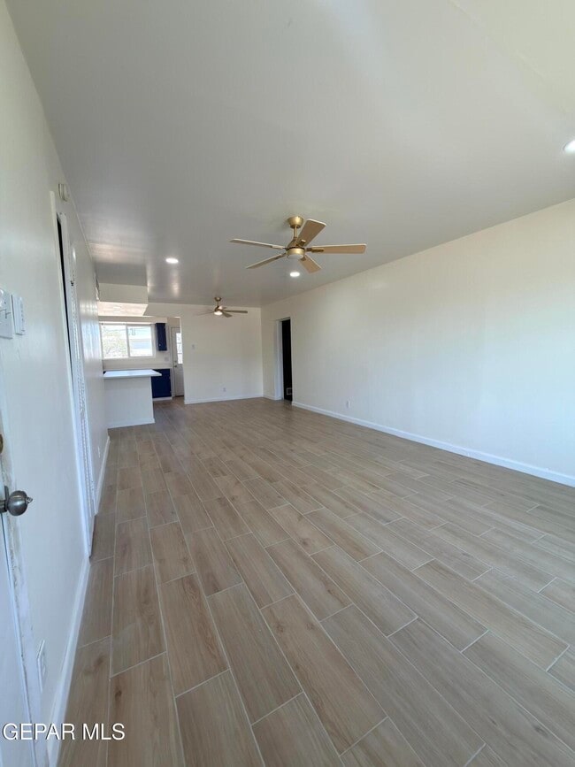 Photo - 7605 Parkland Dr