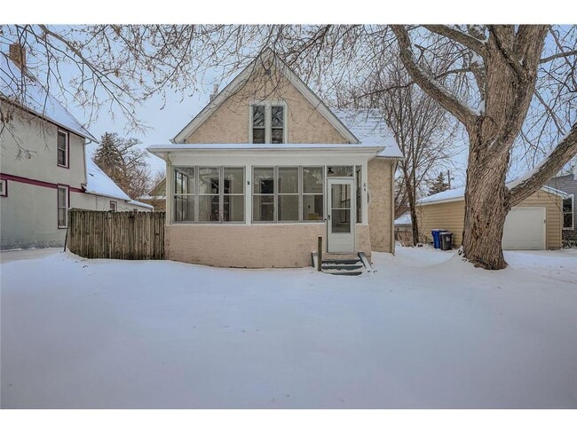 Building Photo - 84 Isabel St W