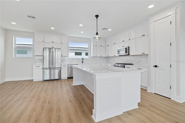 Photo - 13 29th St N