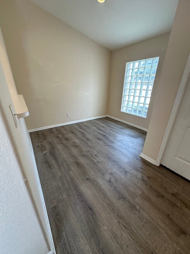 Photo - 26747 Little John Ct Unidad 10