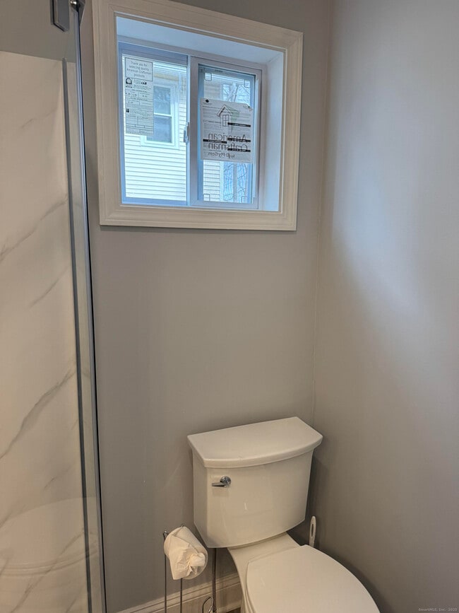 Photo - 211 Montowese St