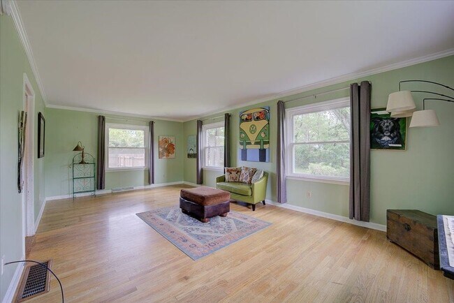 Photo - 704 S Meadowbrook Dr