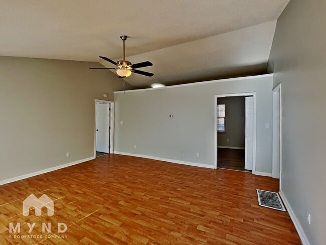 Photo - 712 14th Ave NW